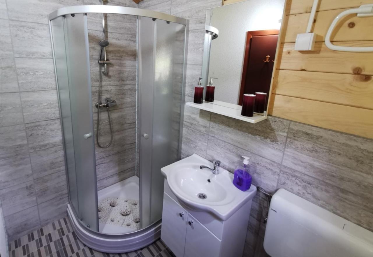 Cottage La Sierra With Jacuzzi Korenica Kültér fotó