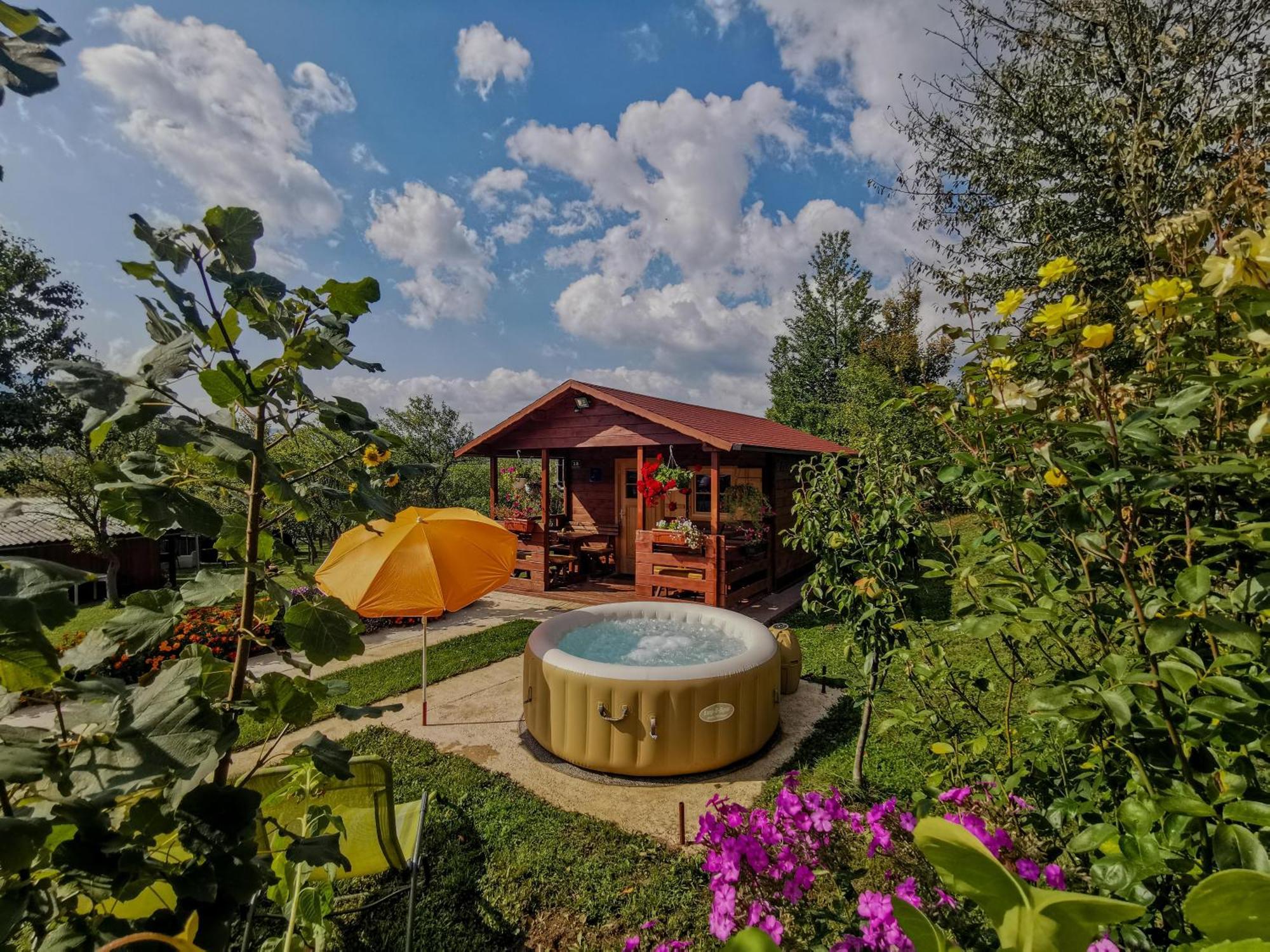 Cottage La Sierra With Jacuzzi Korenica Kültér fotó